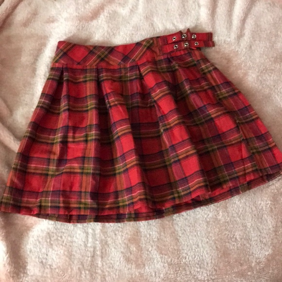 Missguided Dresses & Skirts - Missguided red plaid print pleated skirt Missguided Dresses & Skirts - Missguided red plaid print pleated skirt